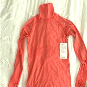 Lululemon Run Swiftly turtleneck